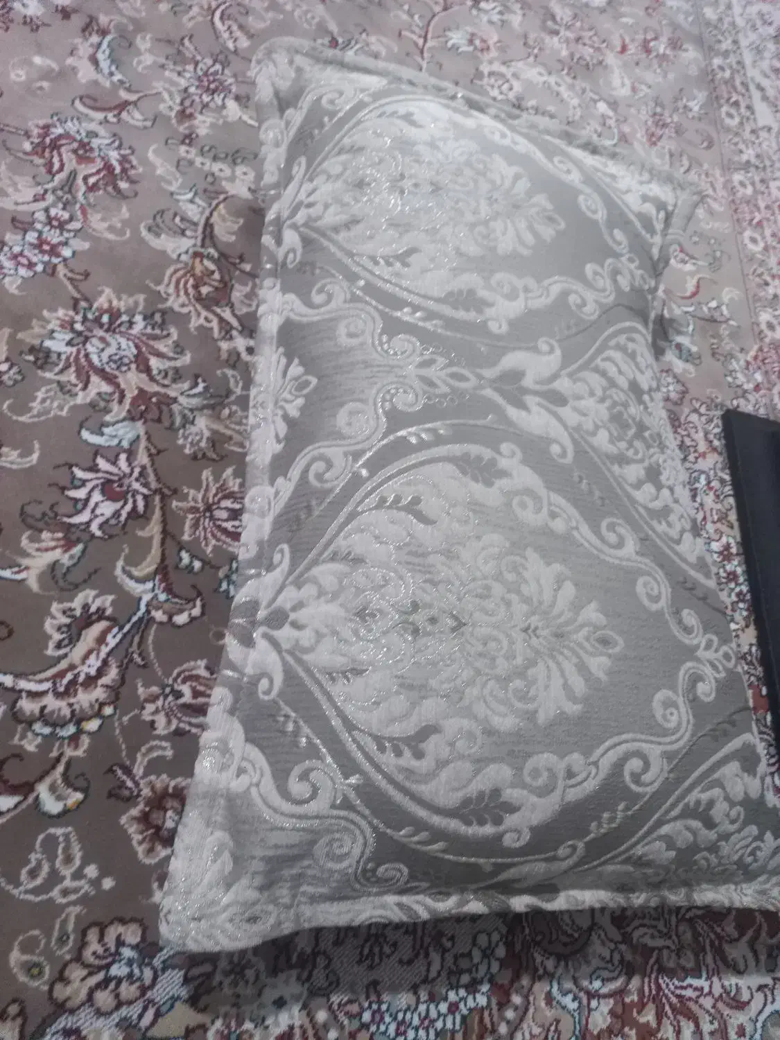 ۴ عدد رو پشتی دوعدد استفاده شده دوتا دیگه نو نو|پشتی|سبزوار, امیر کبیر|دیوار