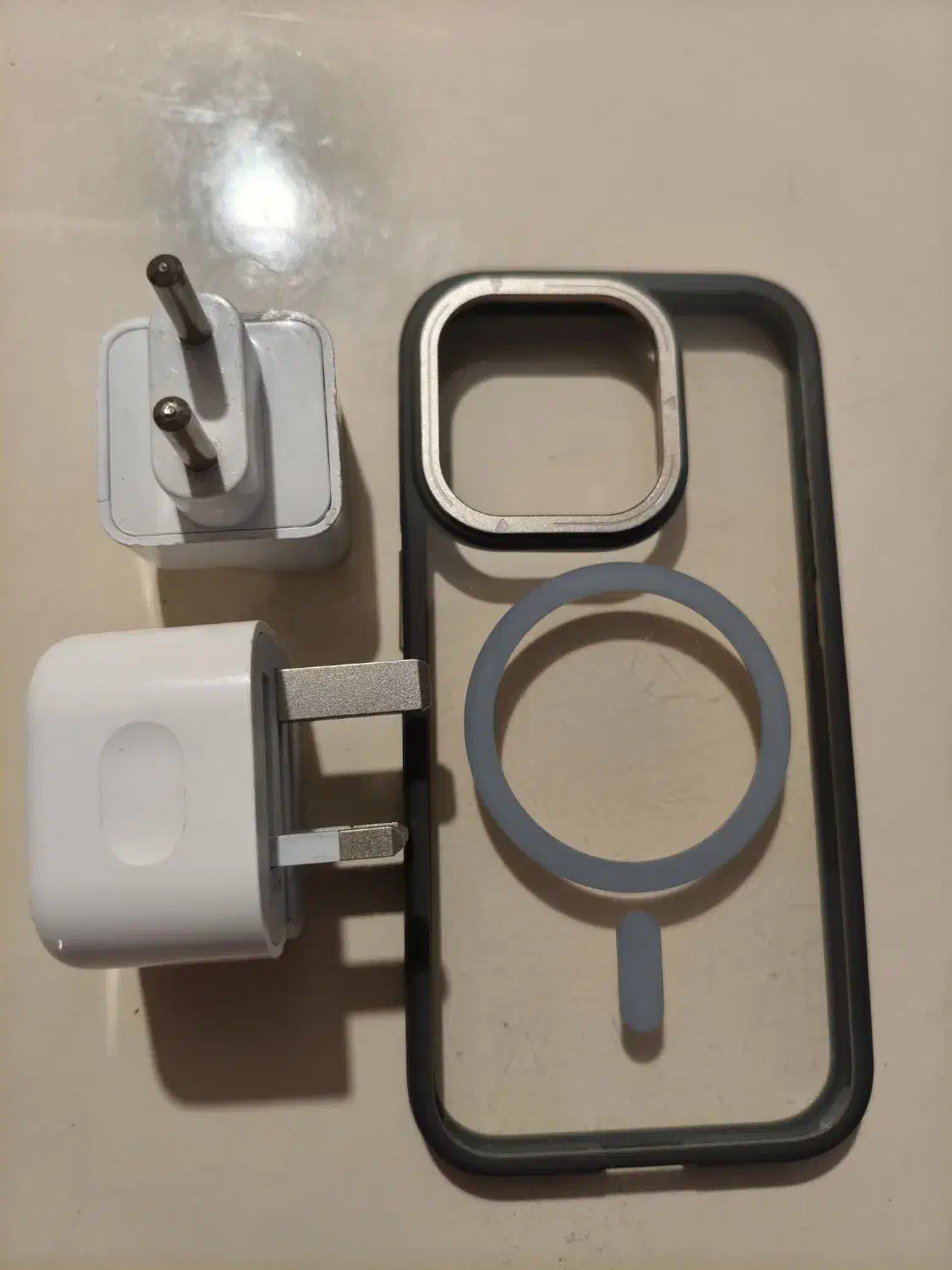 قاب وایرلس اصلی و آداپتور اصلی آیفون ۱۵ پرو|لوازم جانبی موبایل و تبلت|نیشابور, شهرک قدس|دیوار