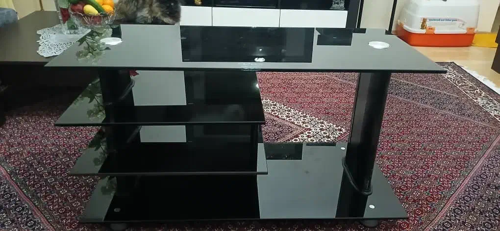 میز تلویزیون شیشه ایی|میز تلویزیون|پرند, فاز ۴|دیوار