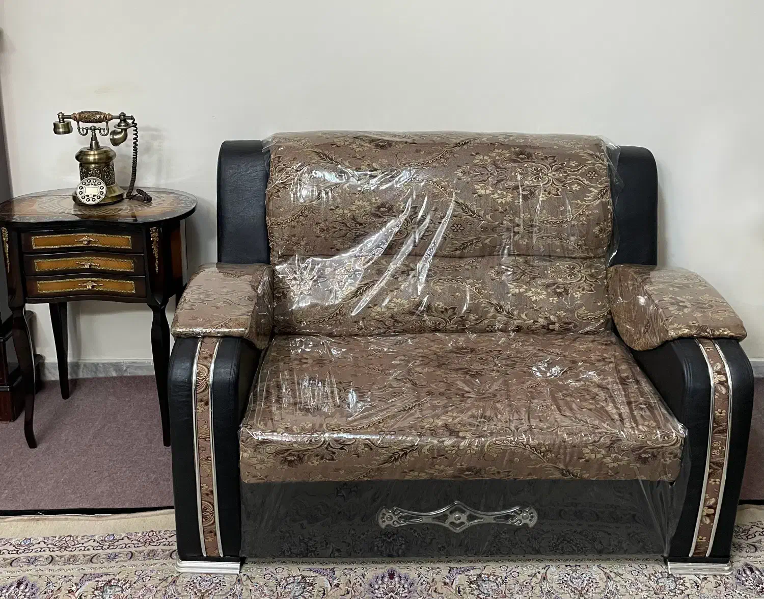 مبل راحتی ست کامل تمیز به همراه میز تلفن فروش فوری|مبلمان خانگی و میز عسلی|تهران, جلیلی|دیوار
