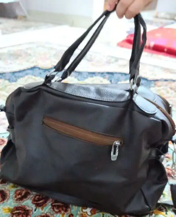 کیف|کیف، کفش، کمربند|کاشان, باغچه فیض|دیوار