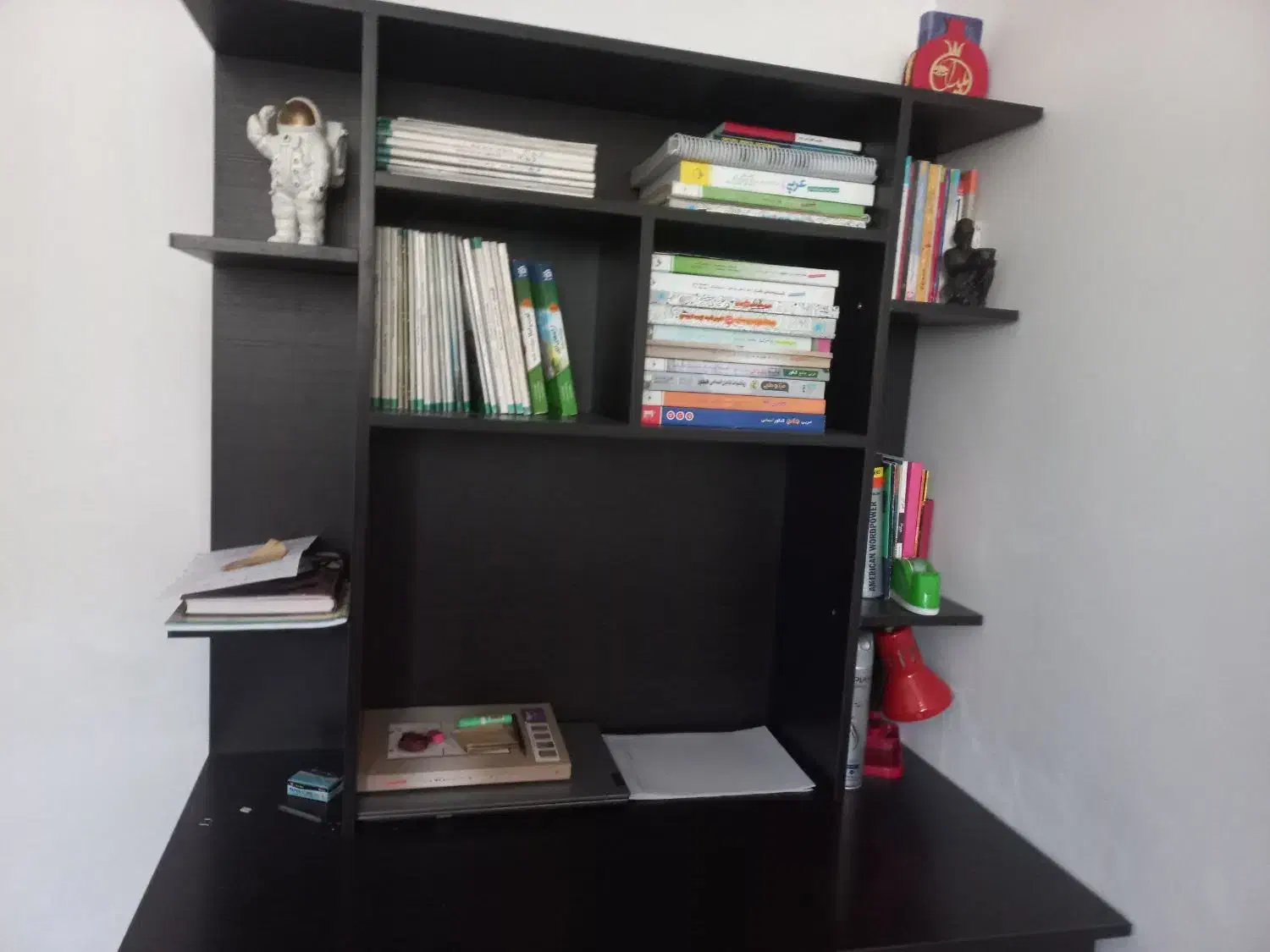 کتابخانه|کتابخانه، شلف، قفسه‌های دیواری|نقده, |دیوار