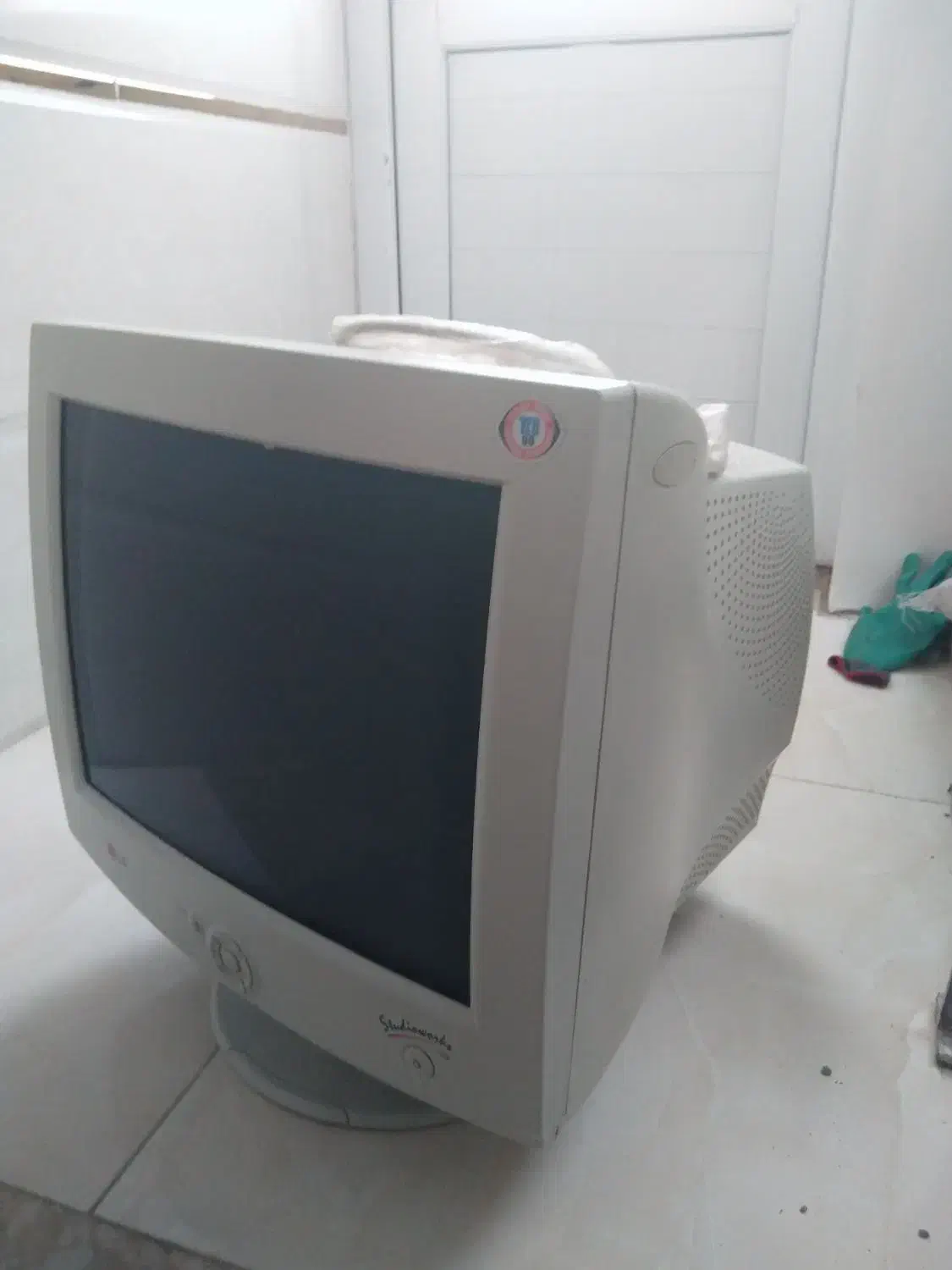 تلویزیون قدیمی|تلویزیون و پروژکتور|بانه, |دیوار