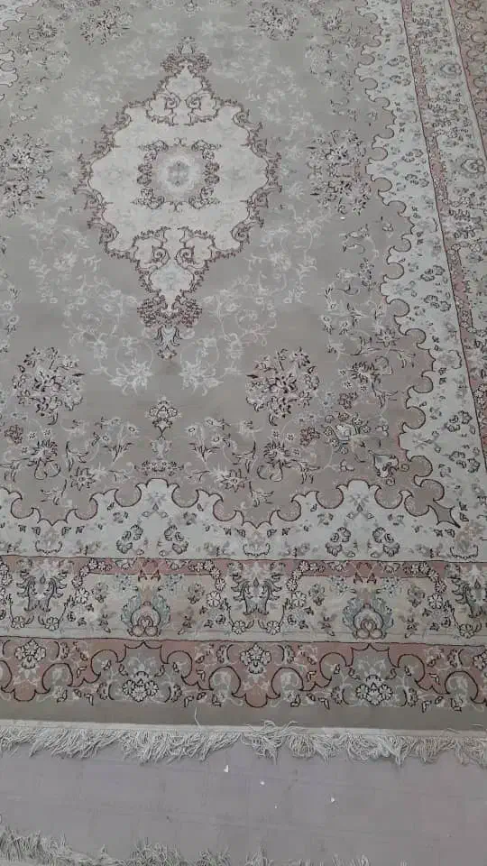 یک قالی۴متری زمینه کرم تراکم بالاو یکروفرشی ۶ متری|فرش|بهبهان, |دیوار