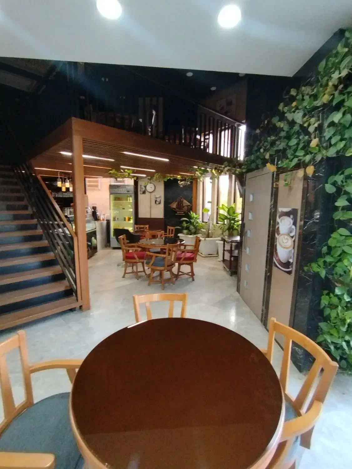 باریستاا حد اقل با ۶ماه سابقه کار  شیفت بعد از ظهر|استخدام خدمات فروشگاه و رستوران|قم, صفائیه|دیوار