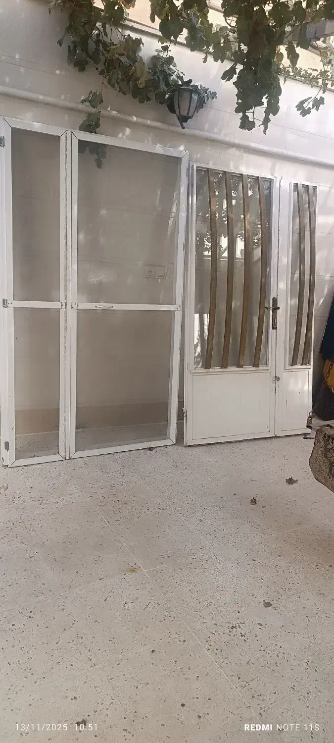 درب فلزی با شیشه دو جداره  و درب توری|مصالح و تجهیزات ساختمان|کرمان, |دیوار