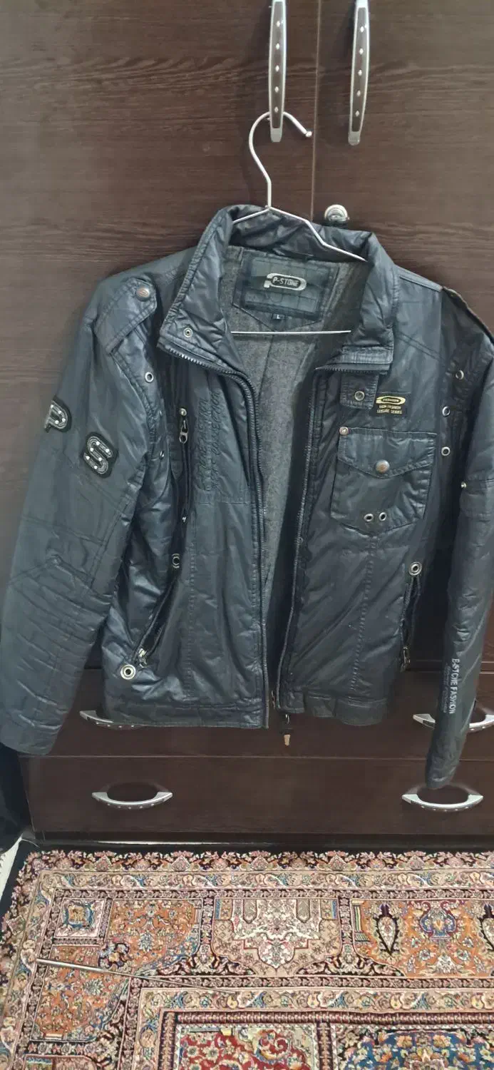 کاپشن|لباس|شاهین‌شهر, فردوسی|دیوار