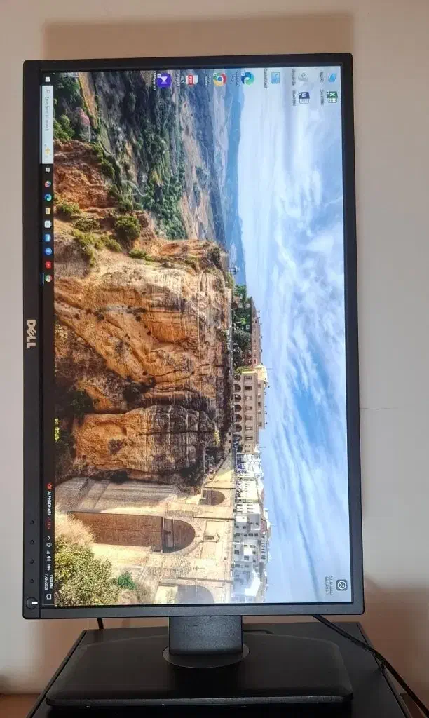 مانیتور ۲۳ اینچ برند دل با پورت hdmi|قطعات و لوازم جانبی رایانه|شیراز, فرهنگ شهر|دیوار