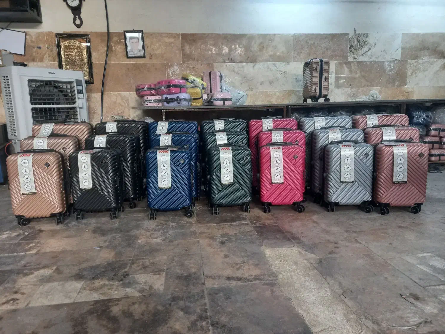 چمدان|کیف، کفش، کمربند|خاوران, |دیوار