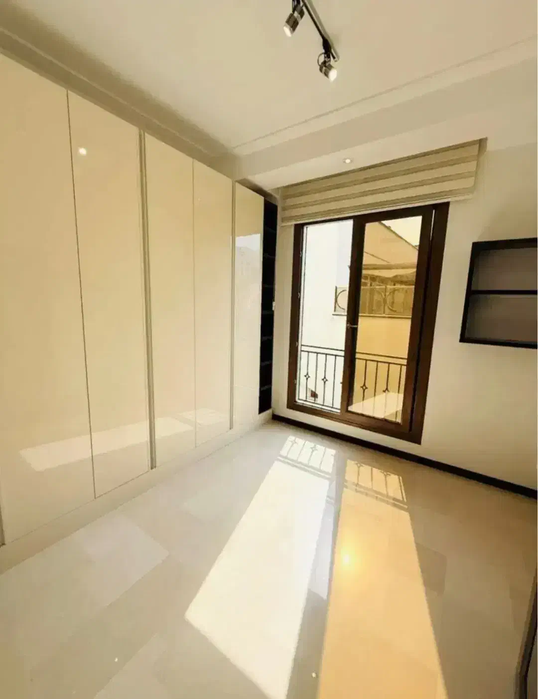 ۱۲۵ متر * دوخواب * سالن پرده خور