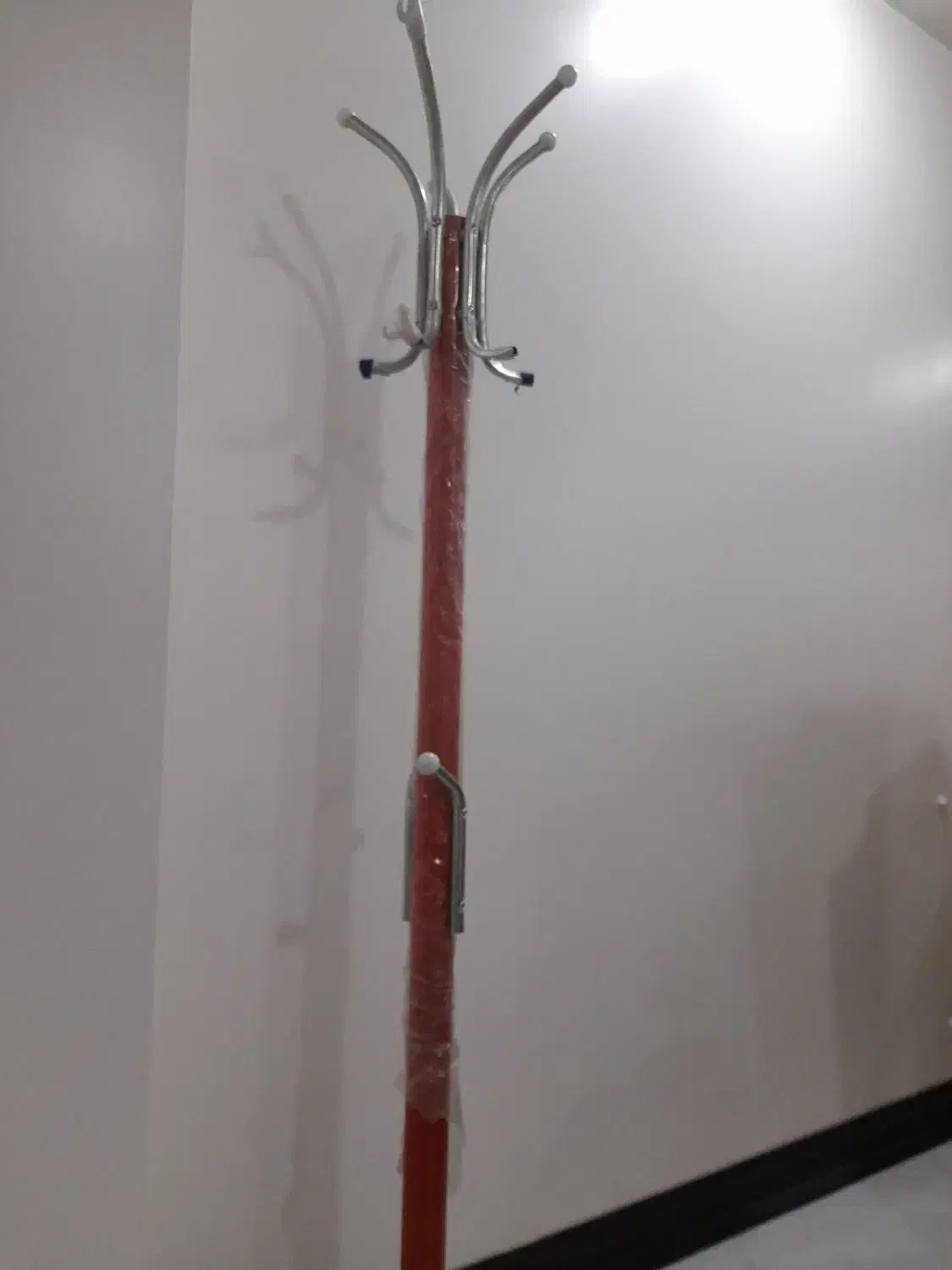 چوب لباس ایستاده|بندرخت و رخت‌آویز|اهواز, شهرک دانشگاه|دیوار