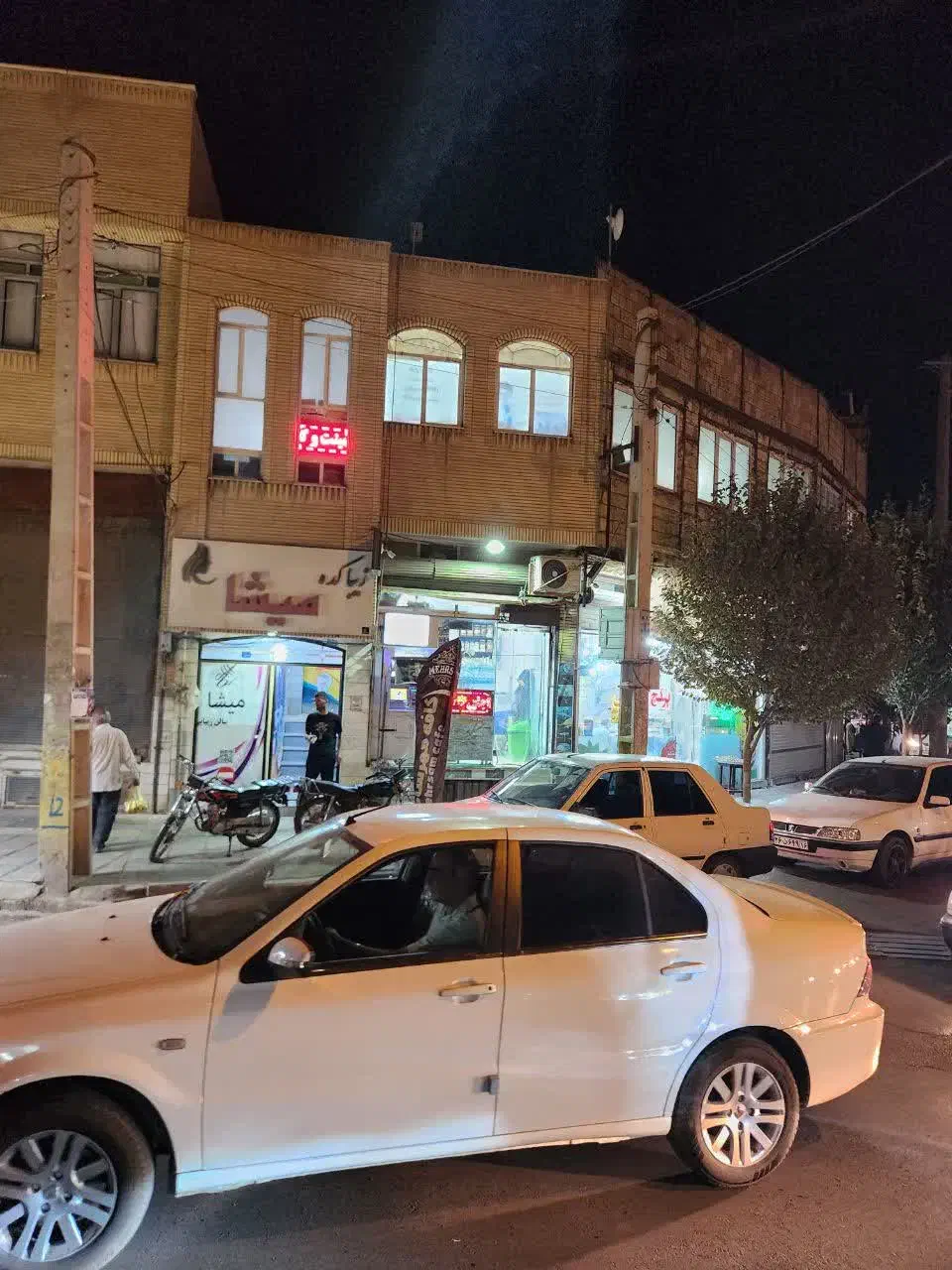 اجاره مغازه ۱۷ متری در ۲۴ چهار متری سوم خرداد|اجارهٔ مغازه و غرفه|قم, شهرک امام حسین|دیوار