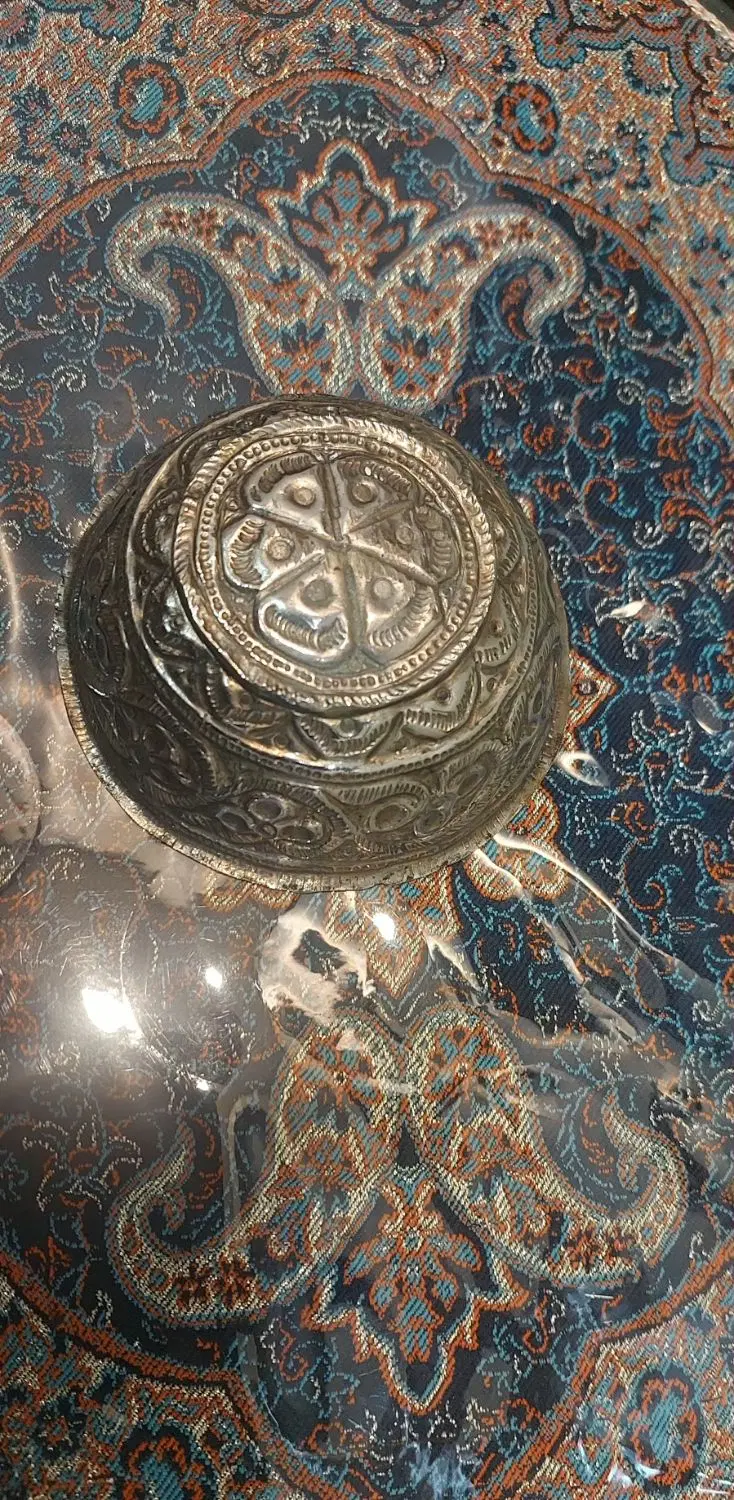 پیاله ورشو قلمزنی دستی قاجار مینیمال کمیاب باقدمت|کلکسیون اشیاء عتیقه|تهران, علایین|دیوار
