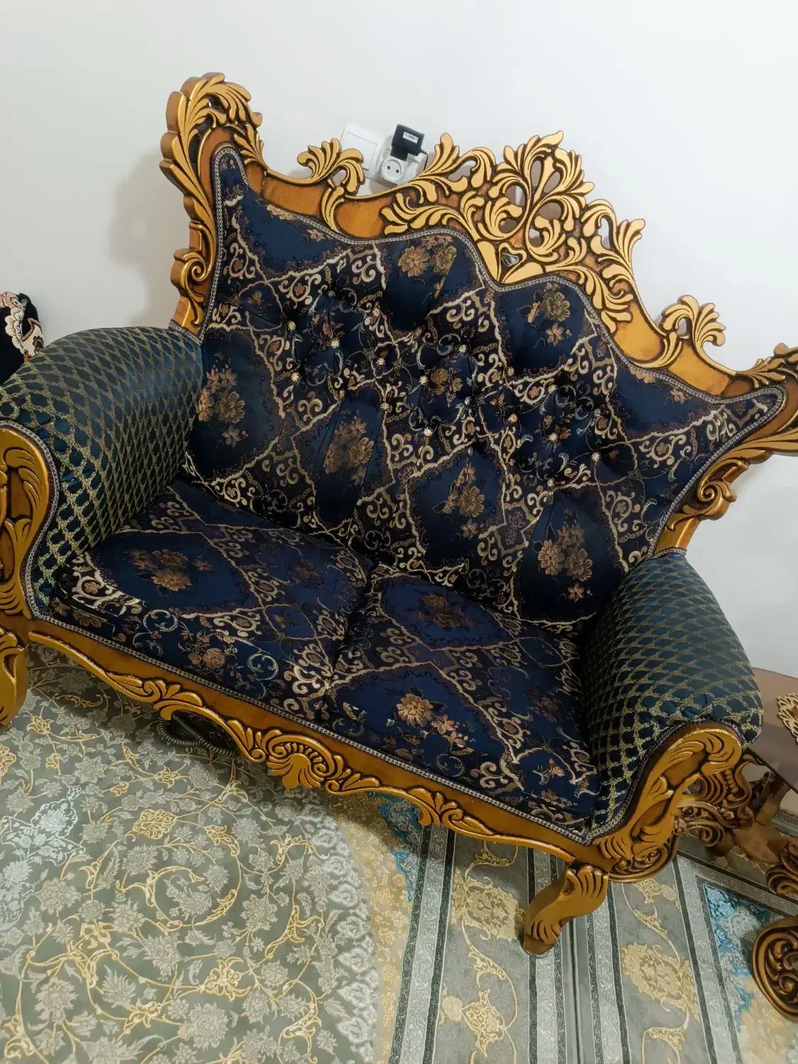مبل هفت نفره  سلطنتی|مبلمان خانگی و میز عسلی|میانه, |دیوار