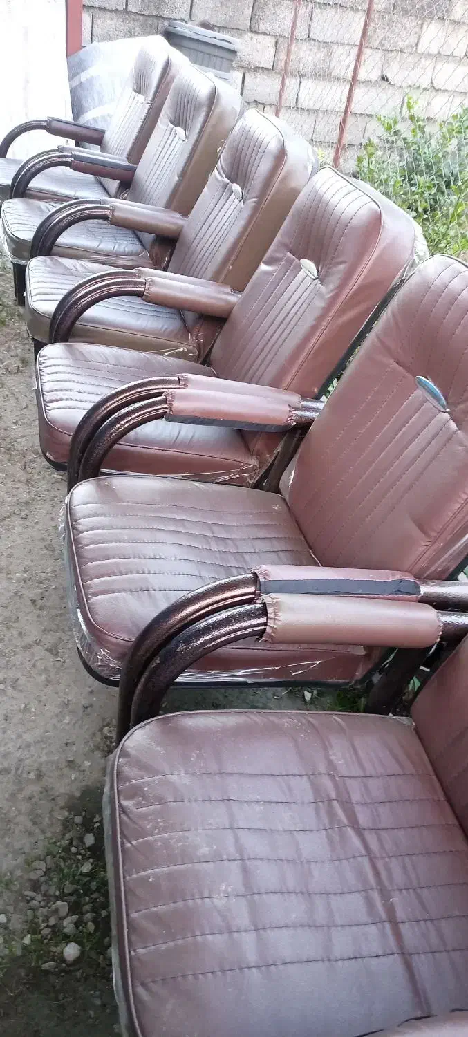 صندلی اداری و چهار چوب آهنی|مبلمان اداری|چابکسر, |دیوار