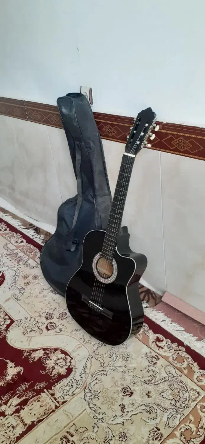 گیتار مشکی نو|گیتار، بیس، امپلیفایر|مشهد, پنجتن|دیوار