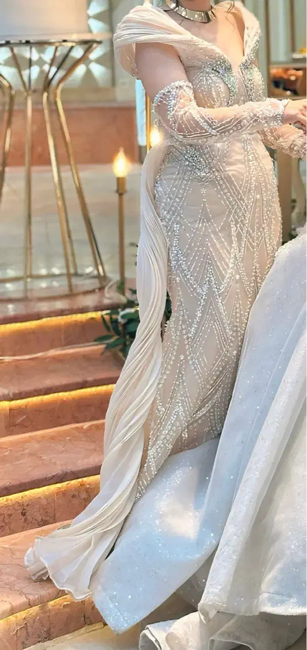 لباس مجلسی|لباس|نیشابور, میدان حافظ|دیوار