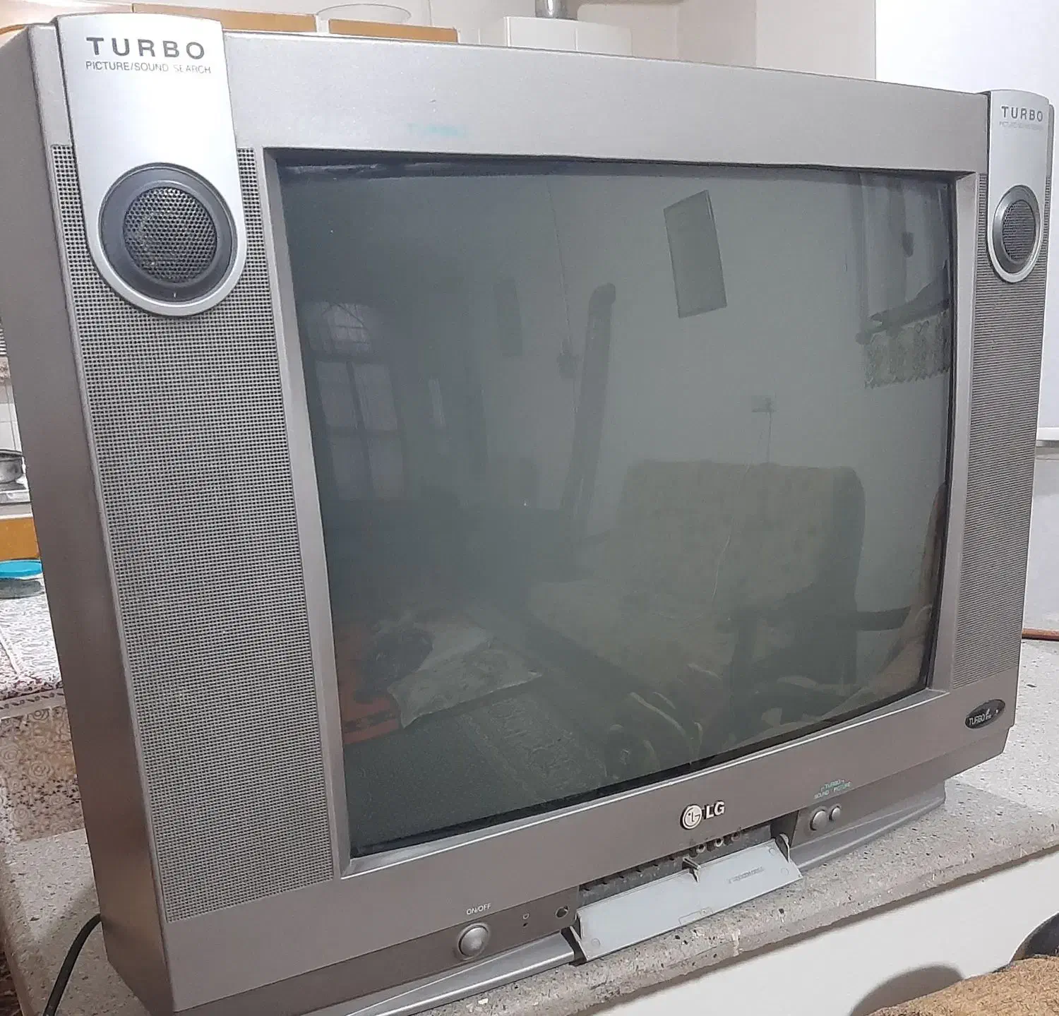 تلویزیون تی‌وی ۲۱ اینج LG ال جی اصل|تلویزیون و پروژکتور|بروجرد, |دیوار