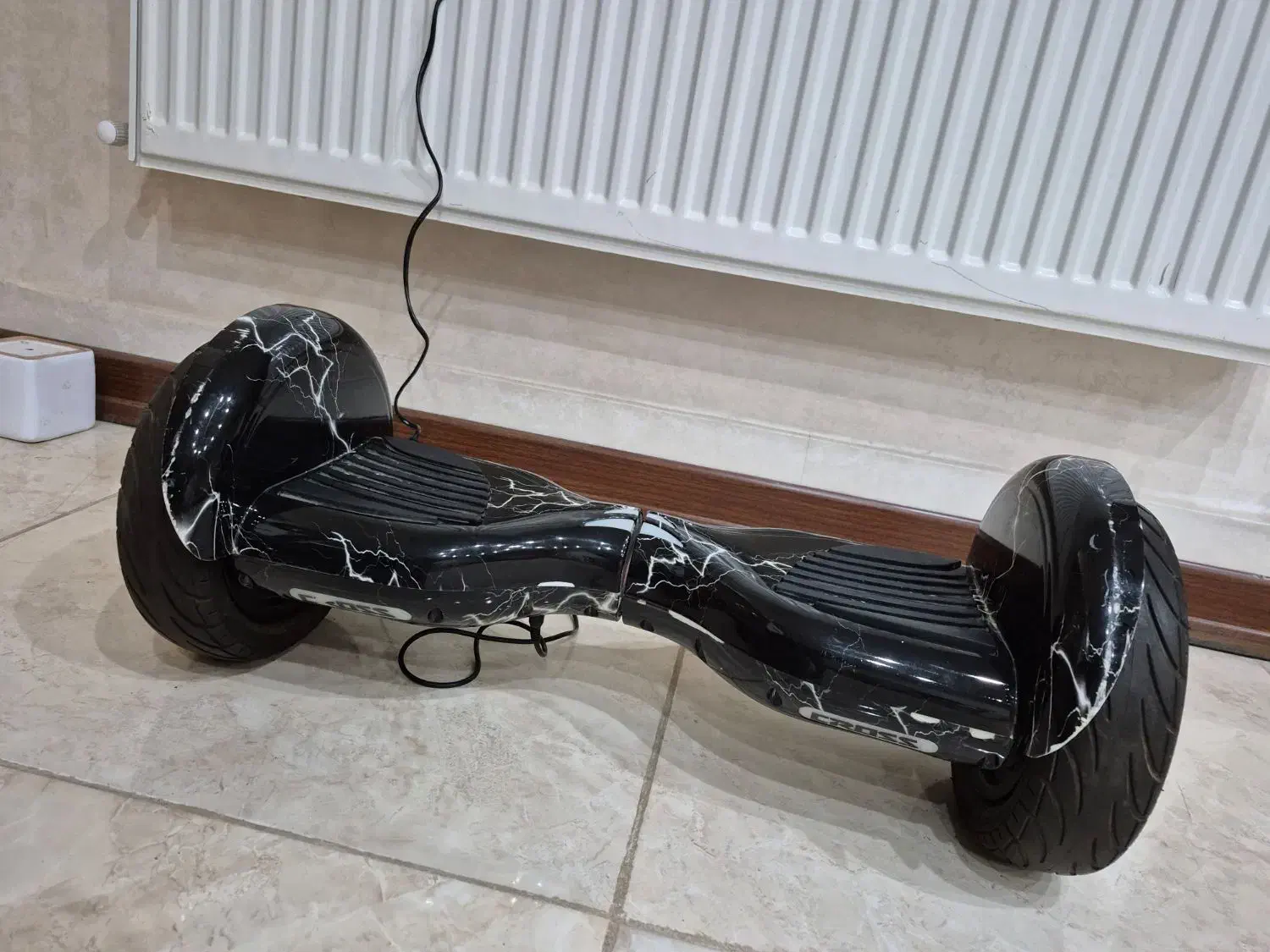 اسکوتر برقی|دوچرخه، اسکیت، اسکوتر|ایوان, |دیوار