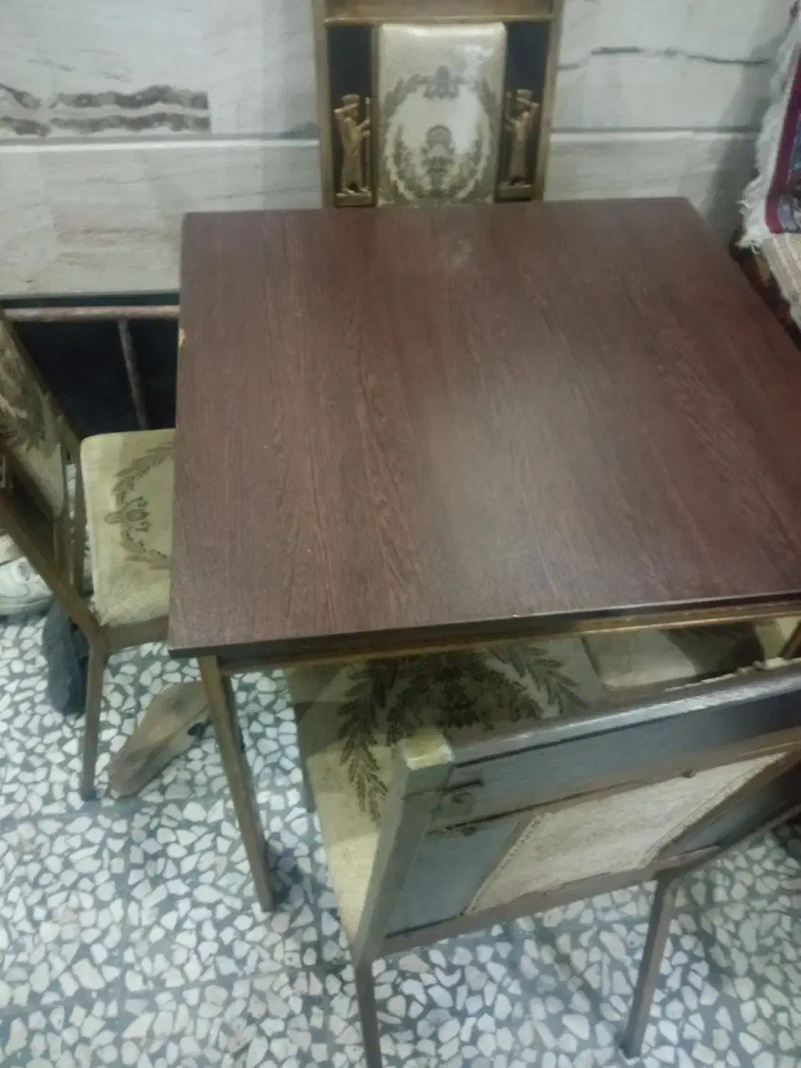 سلام|میز و صندلی غذاخوری|رشت, نخودچر|دیوار