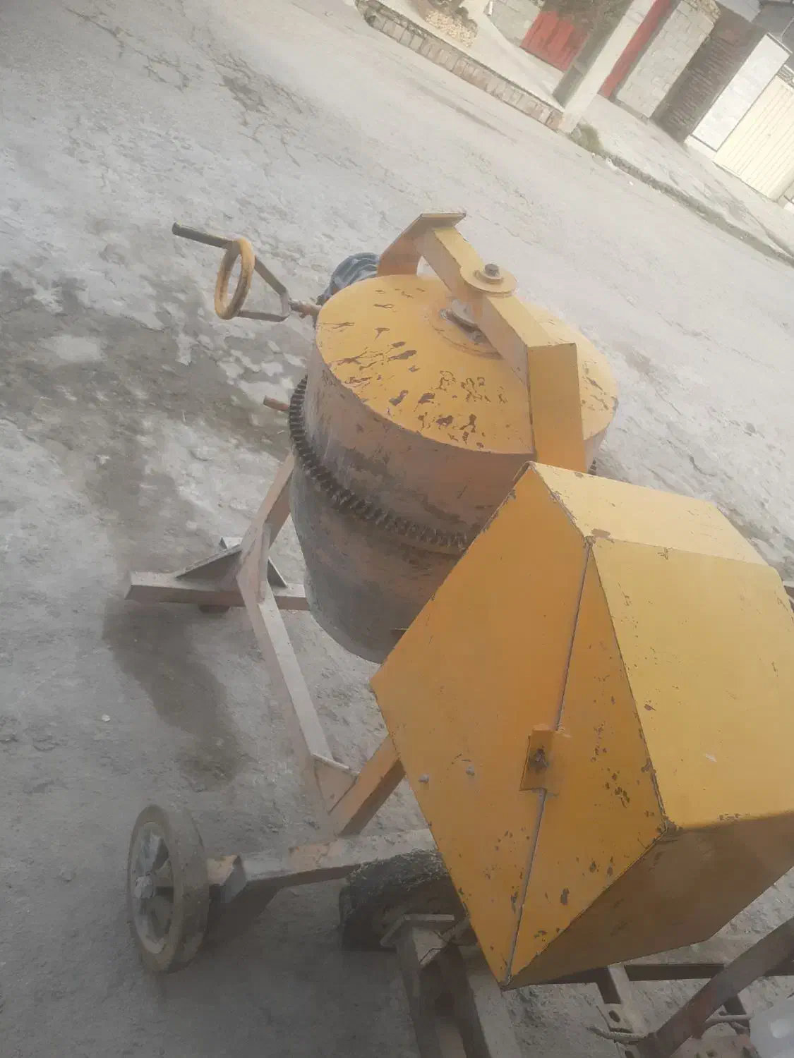 بتونیر کوچک مخصوص برای کار کاشی کاری|مصالح و تجهیزات ساختمان|بندر ترکمن, |دیوار