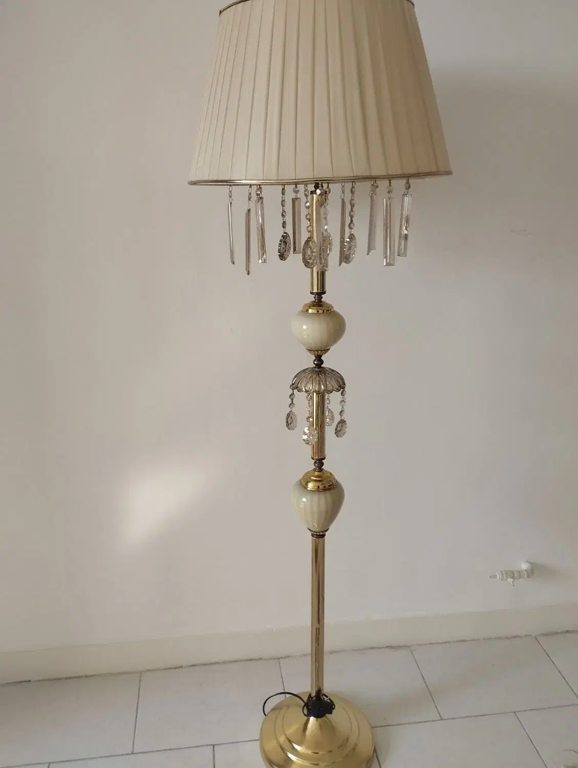 آباژور|چراغ خواب و آباژور|قدس, شهر‌قدس|دیوار