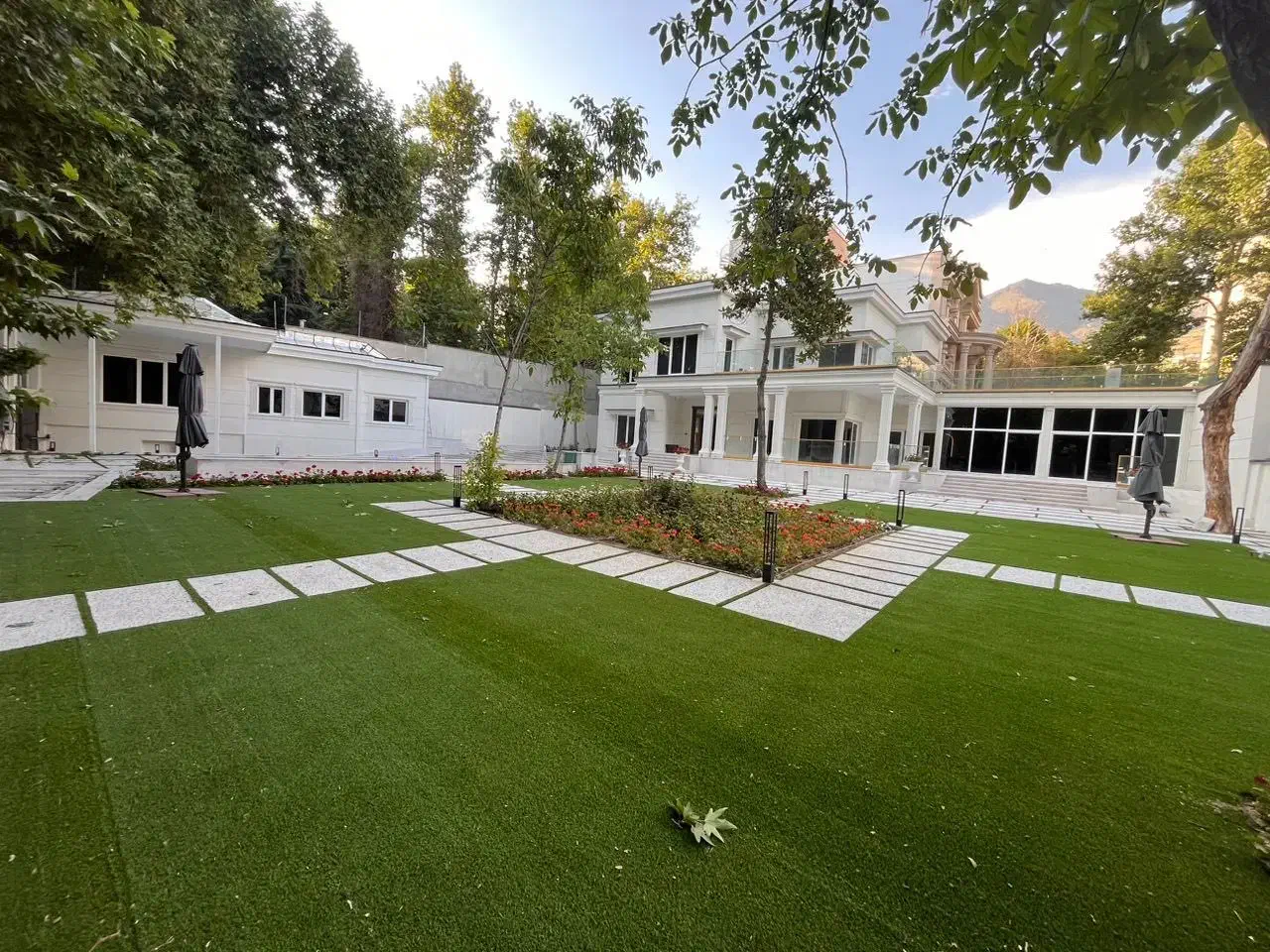 زعفرانیه ویلایی دربست با ۲۵۰ متر حیاط اختصاصی