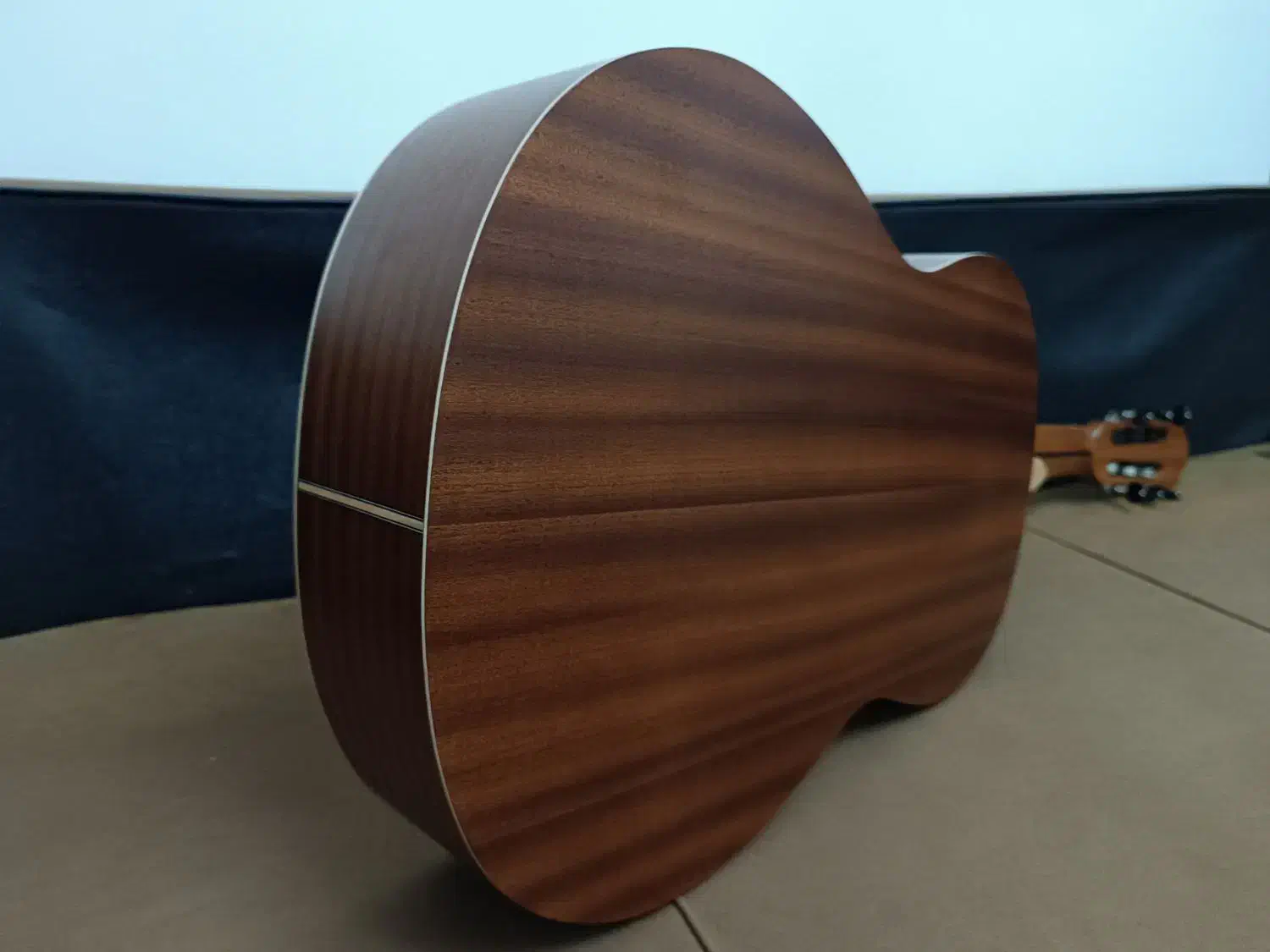 فروش گیتار کلاسیک نو و خوش صدا|گیتار، بیس، امپلیفایر|قائم‌شهر, |دیوار