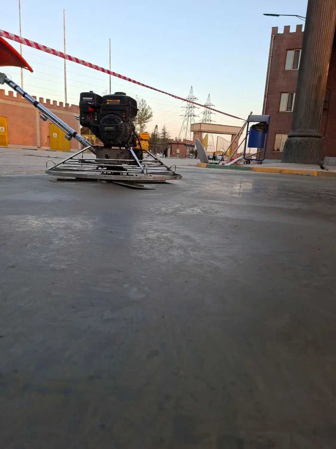 بتن ریزی ماله پروانه تراز لیزری وکاتر....|خدمات پیشه و مهارت|کهریزک, |دیوار