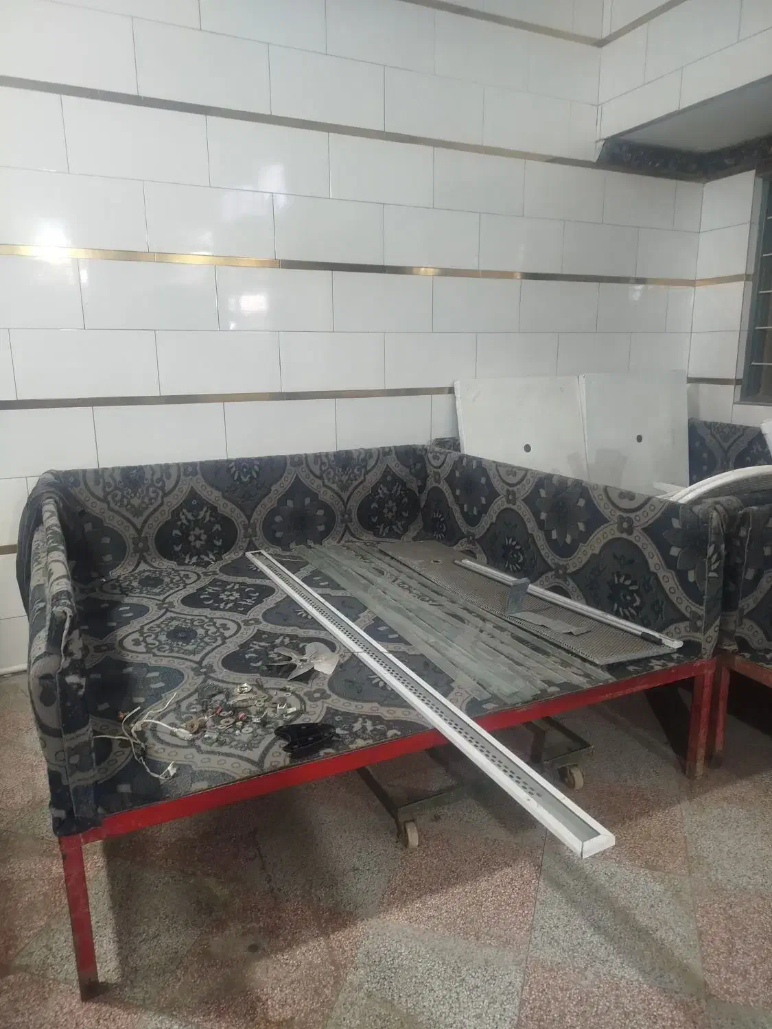 تخت مخصوص کافه رستوران باغ ویلا|میز و صندلی غذاخوری|خسروشاه, |دیوار