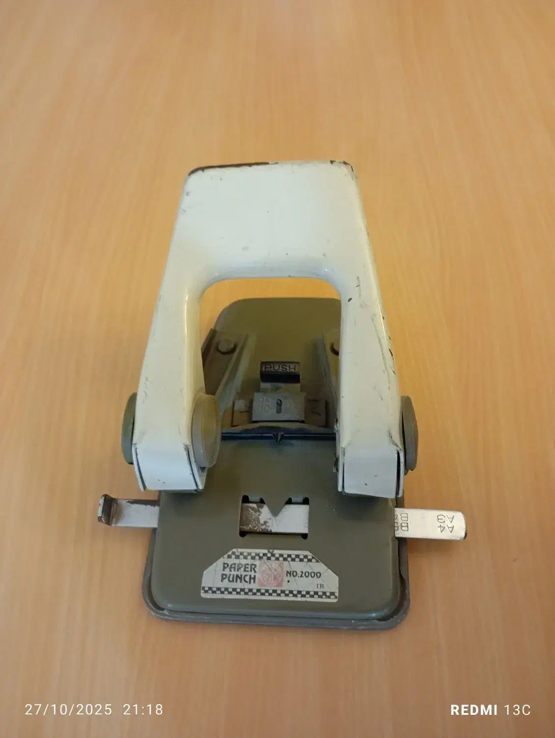 دستگاه پانچ کاغذ|لوازم التحریر|خمین, |دیوار