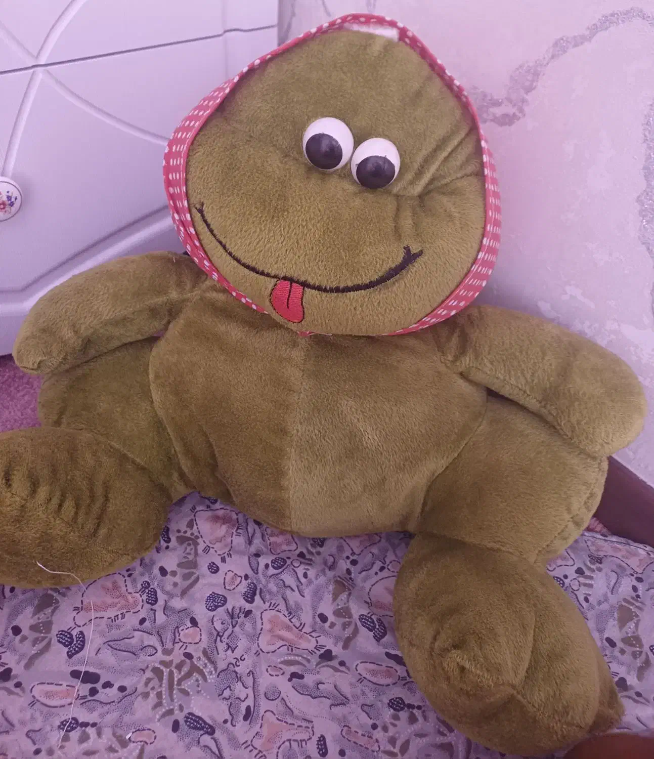 قورباغه با خانه بازی|اسباب‌بازی بچه|باغستان, |دیوار