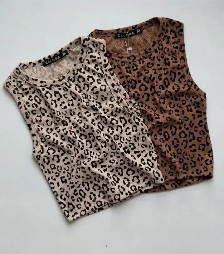 کراپ تاپ|لباس|بومهن, |دیوار