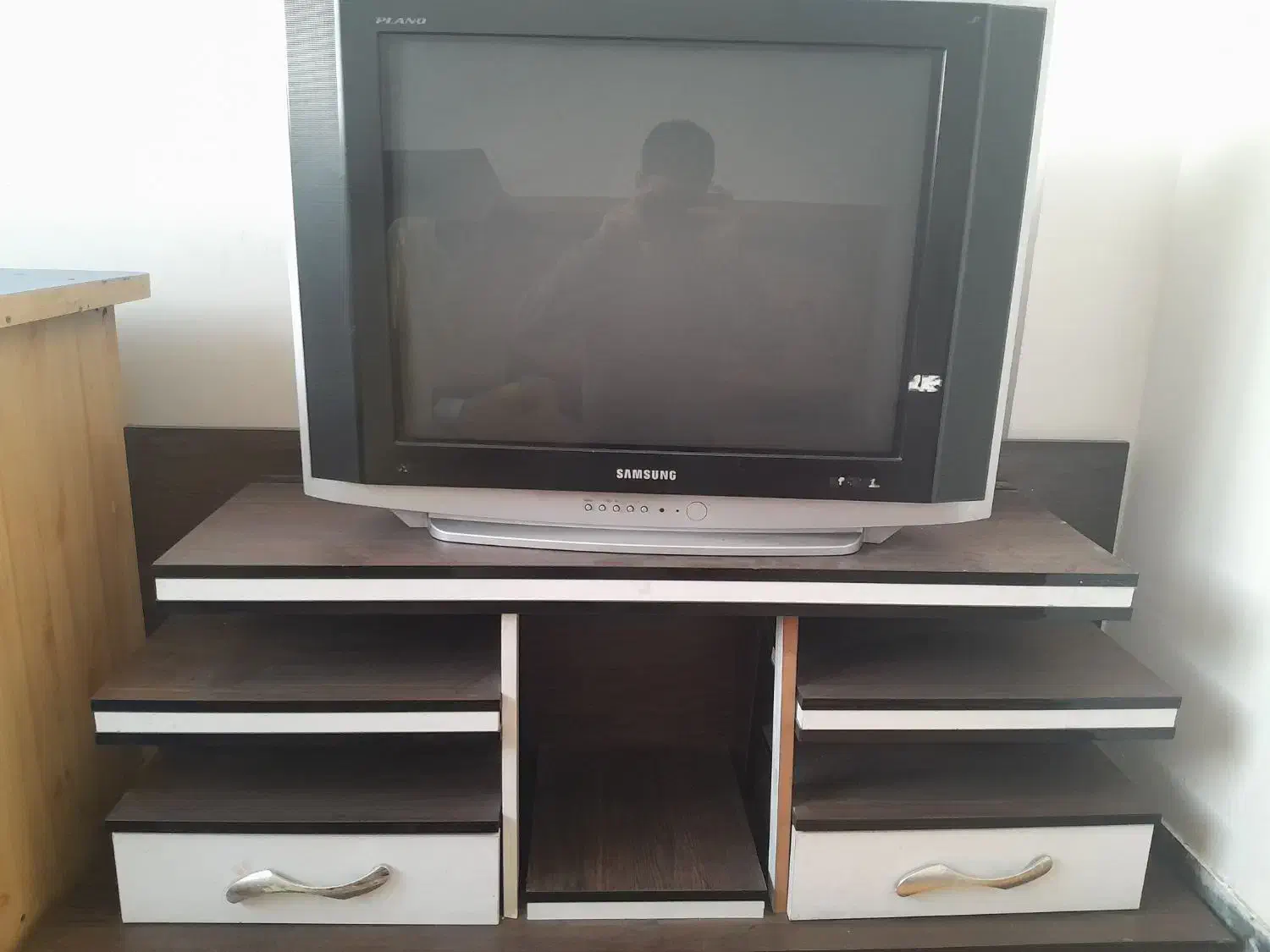 تلویزیون ۲۹ اینچ با میز تلویزیون|تلویزیون و پروژکتور|لنگرود, |دیوار