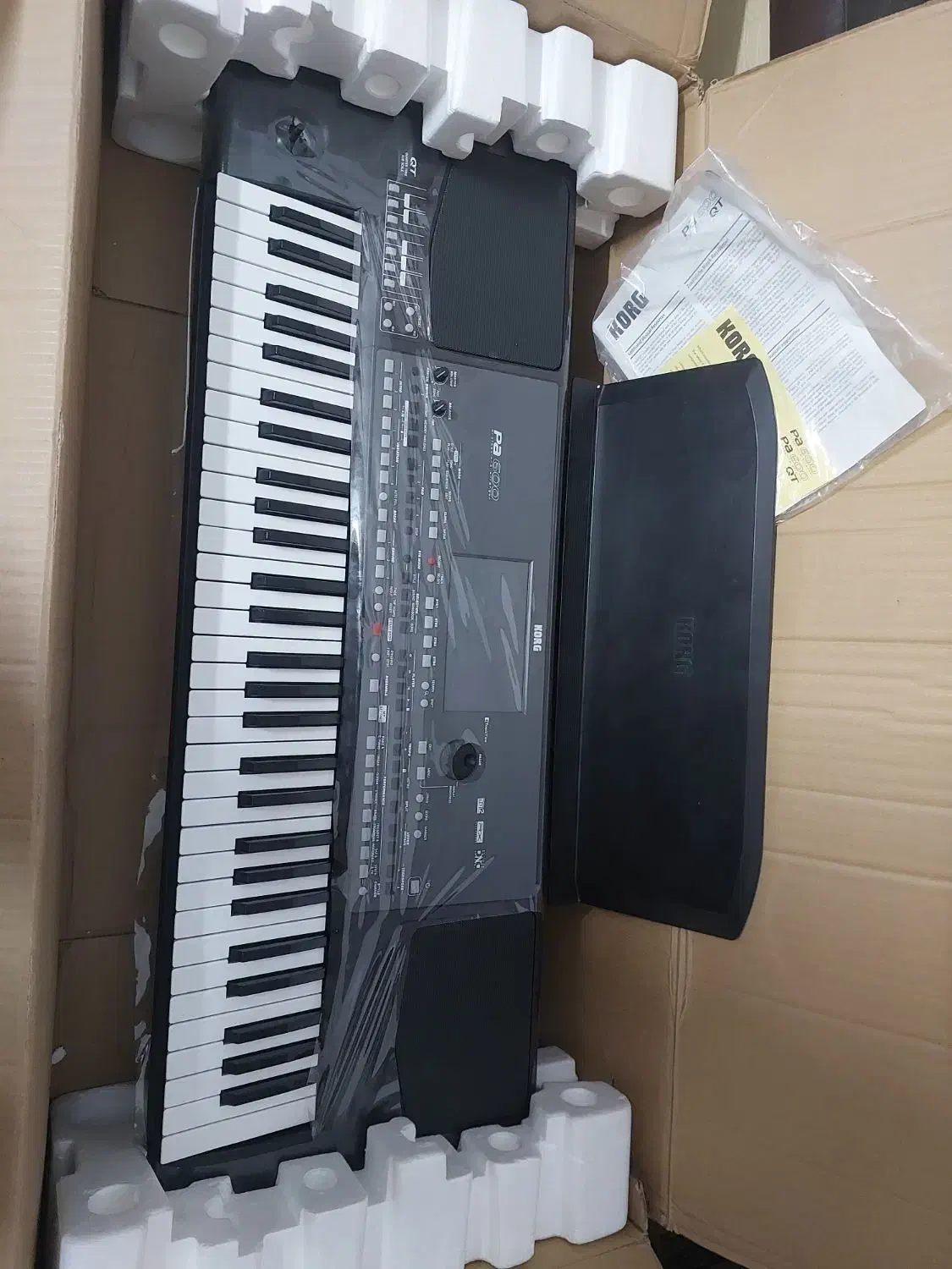 pa600qt و pa50|پیانو، کیبورد، آکاردئون|یزد, |دیوار