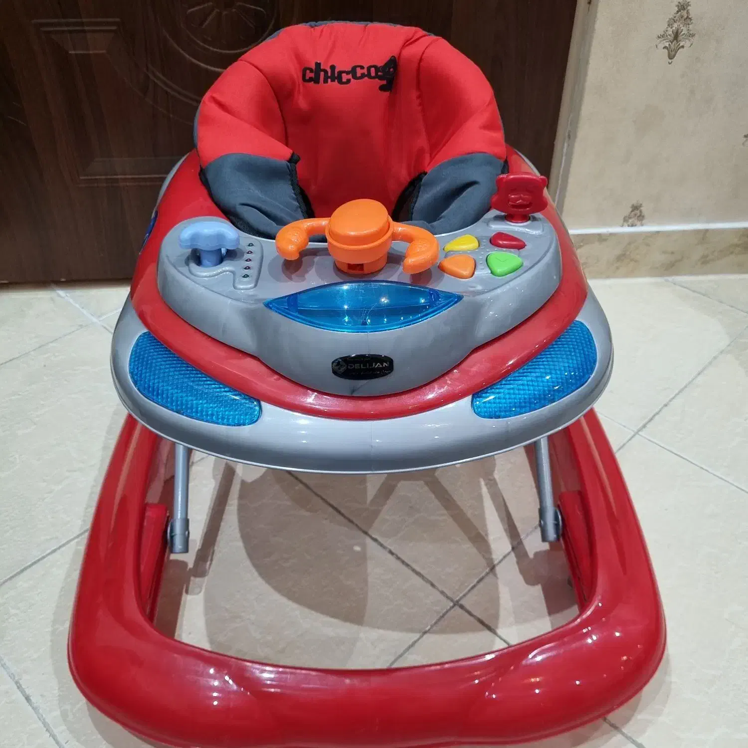 روروئک و کریر|کالسکه و لوازم جانبی|رشت, معلم|دیوار