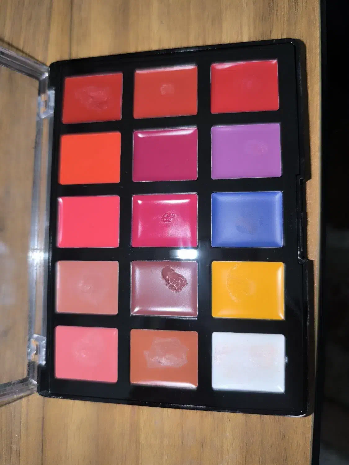 تعدادی لوازم میکاپ|آرایشی، بهداشتی، درمانی|تهران, شهرک ولیعصر شمالی|دیوار