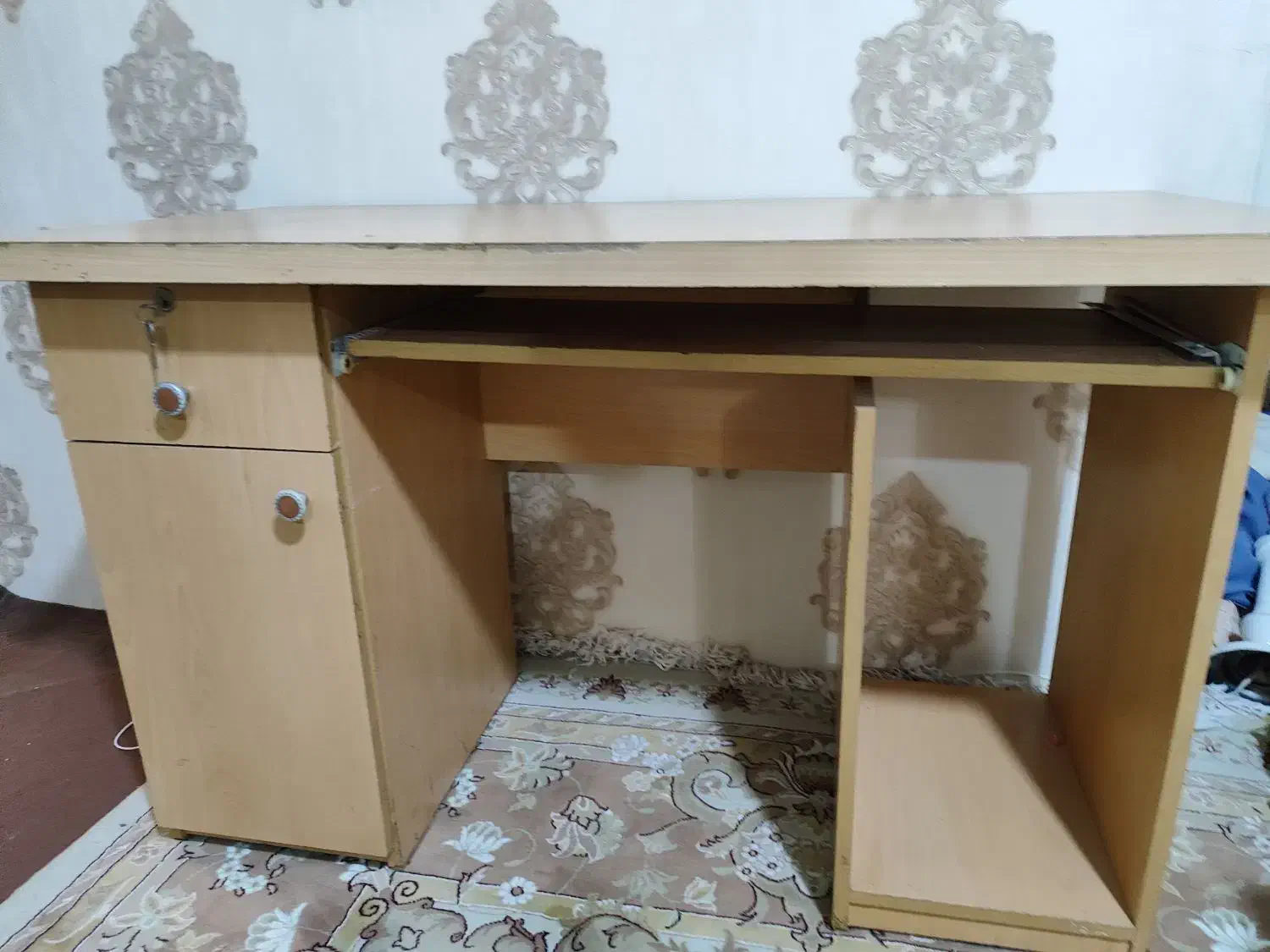 میز تحریر و کامپیوتر|میز تحریر و کامپیوتر|تبریز, |دیوار