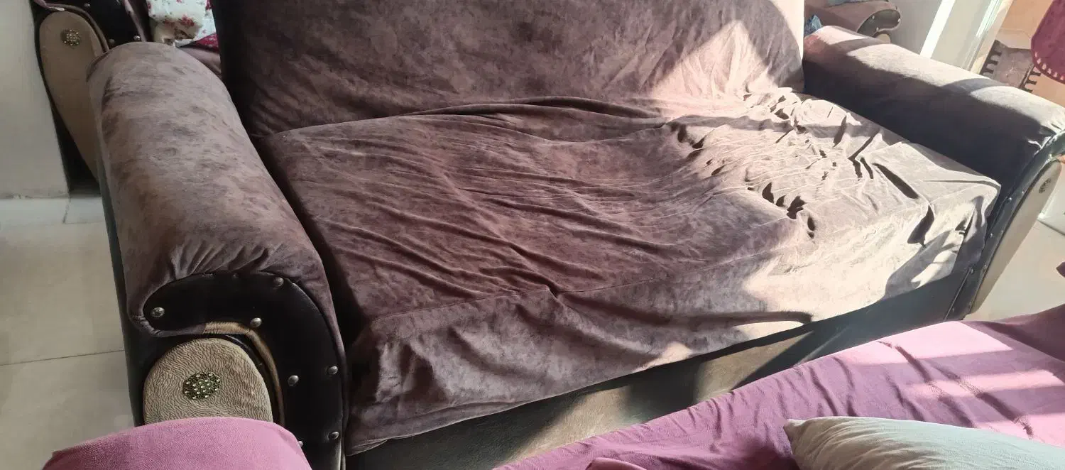 یک دست مبل تخت شو و دو عدد تشک تکنفره|مبلمان خانگی و میز عسلی|آستارا, |دیوار