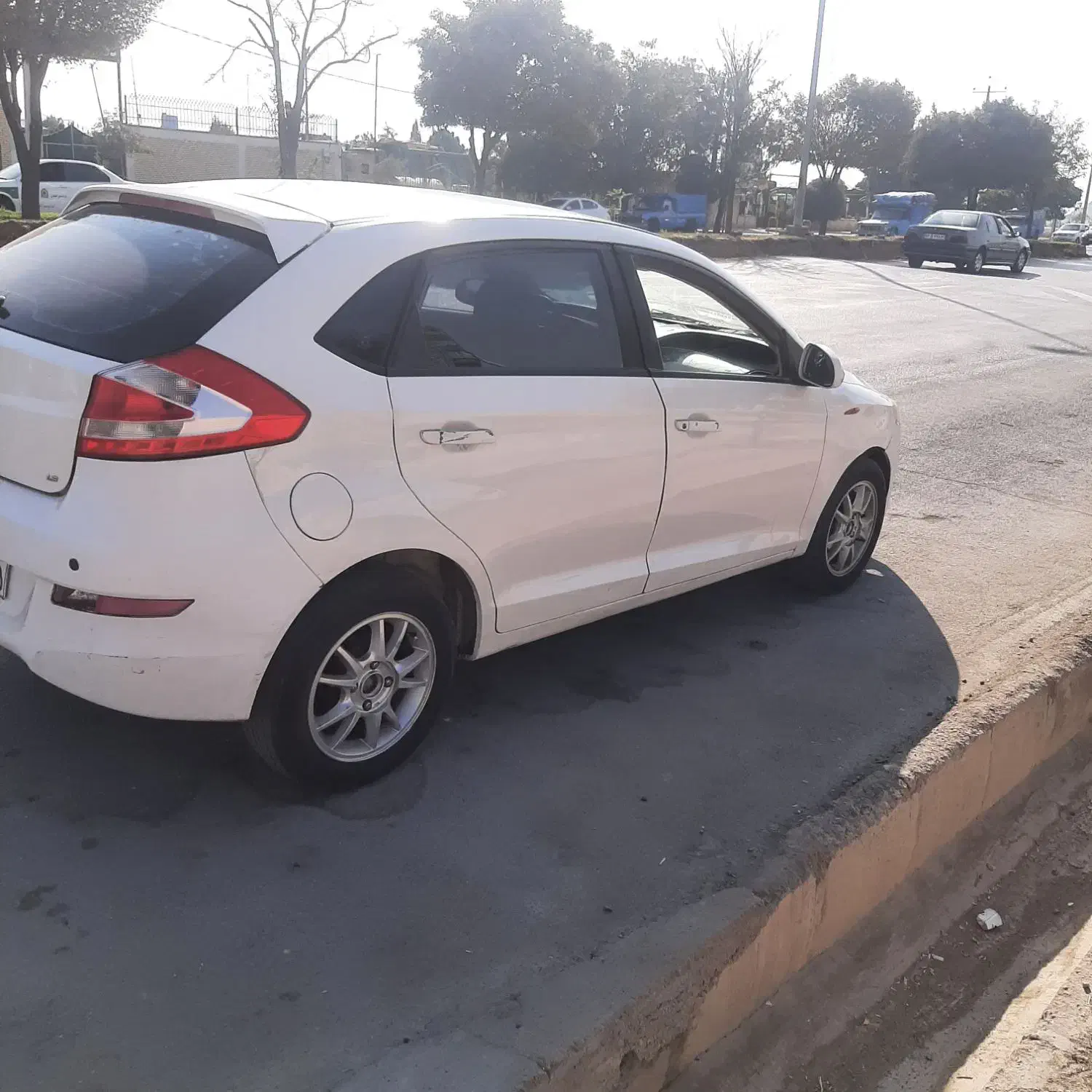 هاچ بک ام وی ام315|خودرو سواری و وانت|شیراز, شیخ روزبهان|دیوار