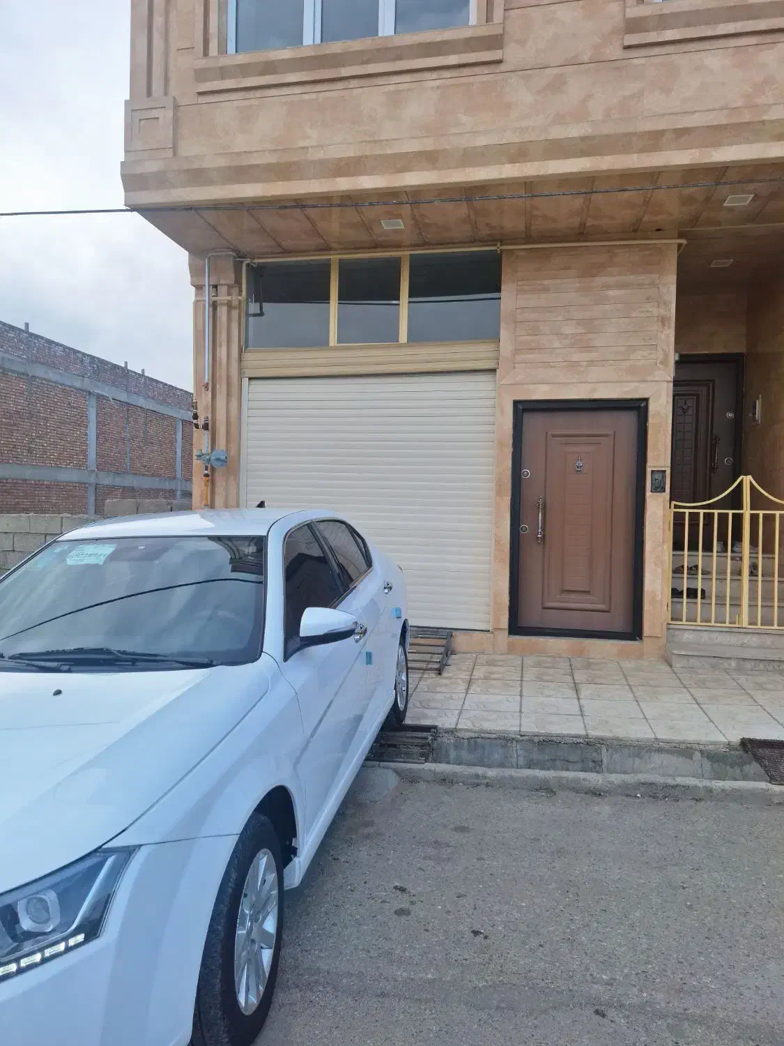 دنا پلاس شش دنده۴۰۳|خودرو سواری و وانت|سقز, |دیوار