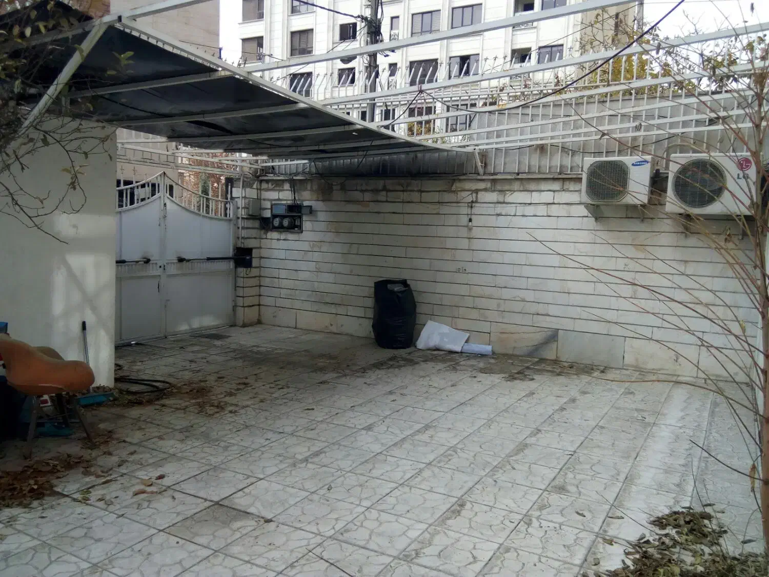 اجاره ۳۶۰ متر ۳ طبقه آجودانیه