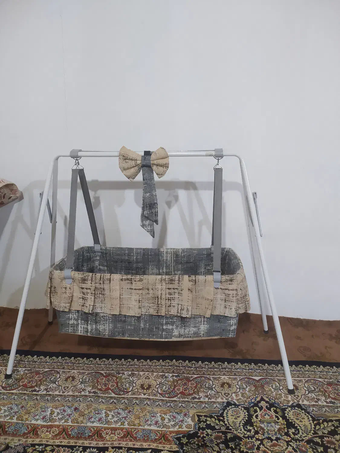 گهواره نوزاده در حد نو|اسباب و اثاث بچه|مهاباد (آذربایجان غربی), |دیوار