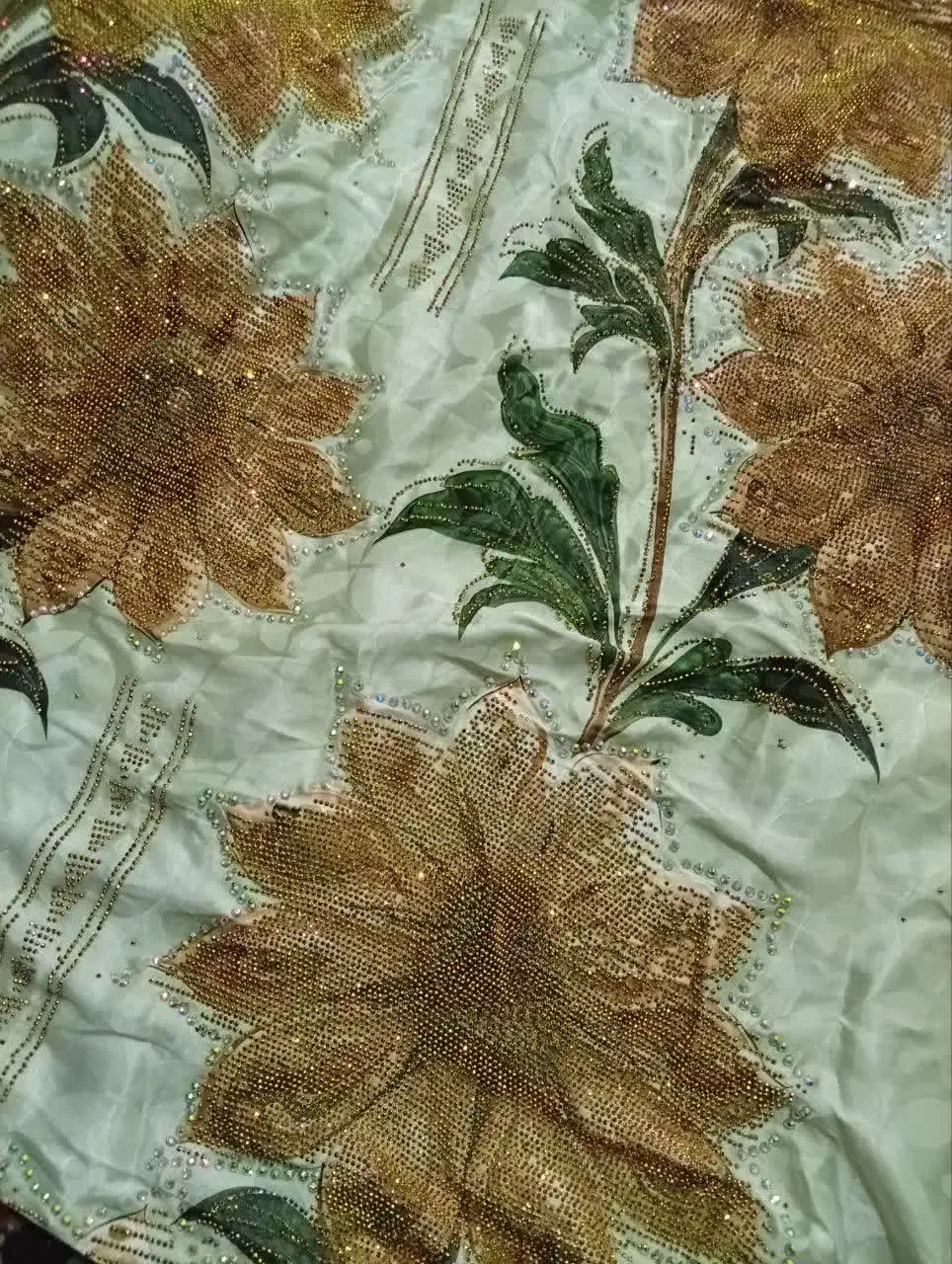 پارچه نگین‌دار طلاکوب|لباس|یزد, |دیوار