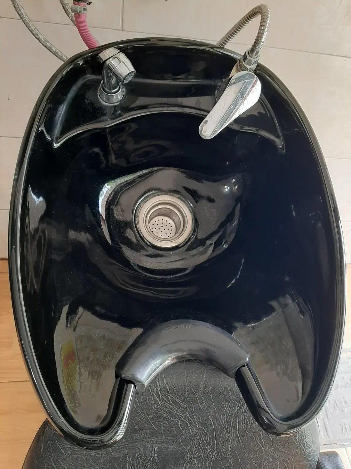 سرشور|آرایشگاه و سالن‌های زیبایی|فلاورجان, |دیوار