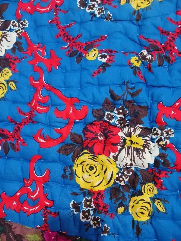 لحاف کرسی|رختخواب، بالش، پتو|برخوار, |دیوار