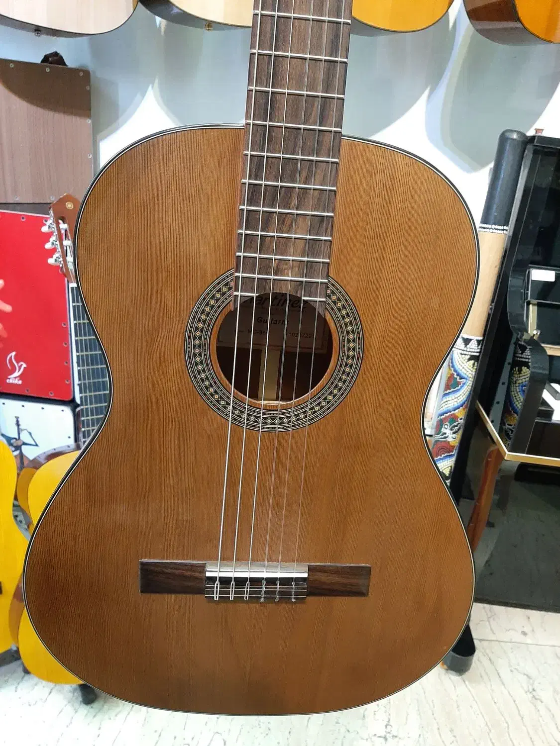 گیتار تمام چوب مارتینز اصلی|گیتار، بیس، امپلیفایر|تهران, اکباتان|دیوار