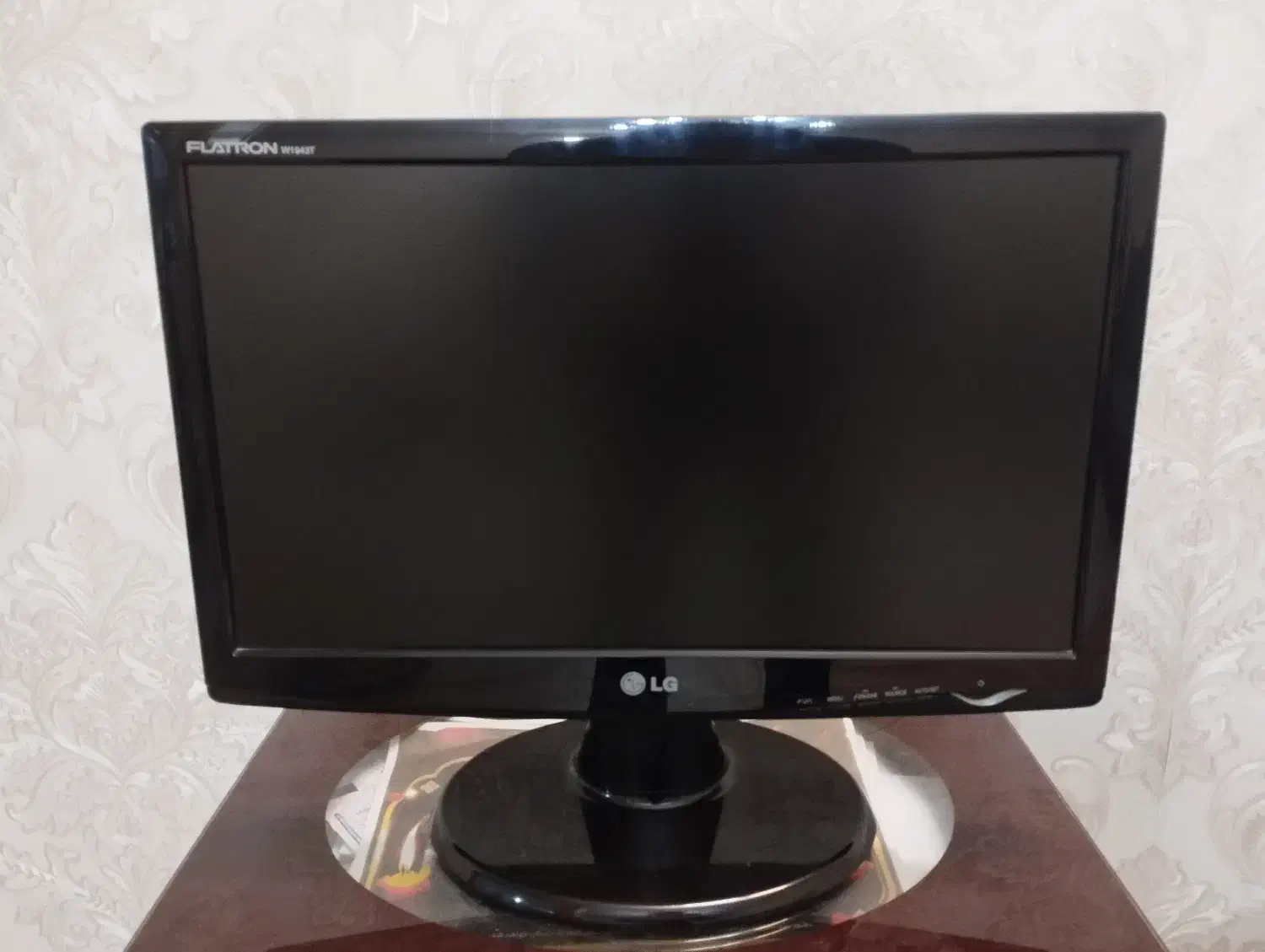 مانیتور 18 اینچ LG 1366×768|قطعات و لوازم جانبی رایانه|مشهد, امامیه (شهرک غرب)|دیوار