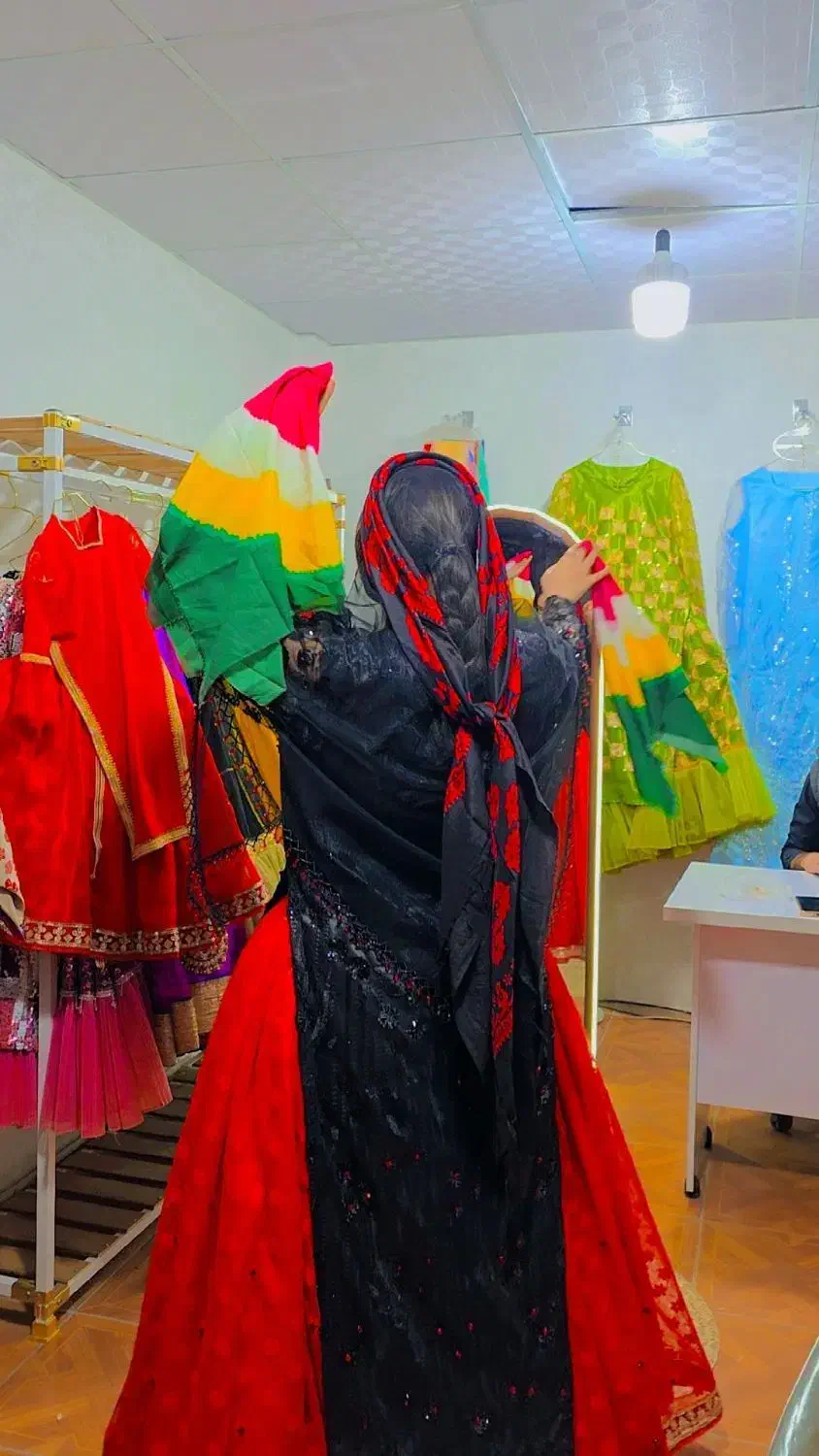 گالری لباس محلی|لباس|مرودشت, ابوذر شمالی|دیوار