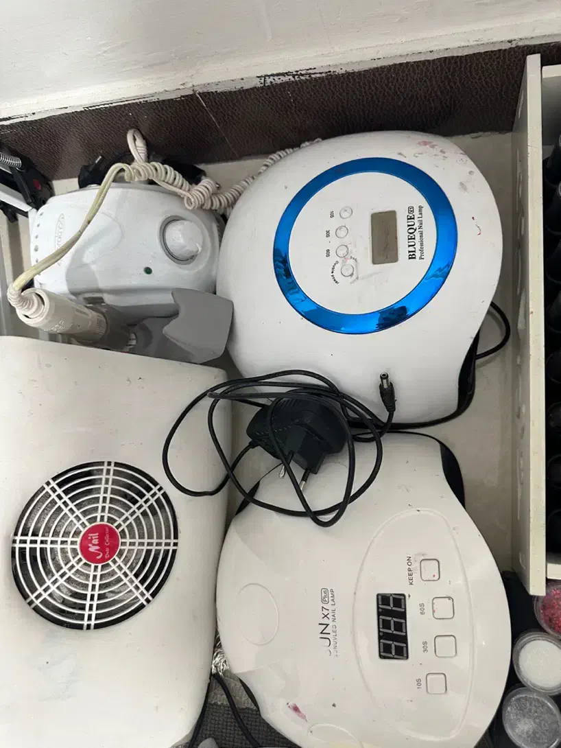 فروش فوری زیر قیمت لوازم کاشت ناخن و آموزش|آرایشگاه و سالنهای زیبایی|فردیس, طالقانی|دیوار